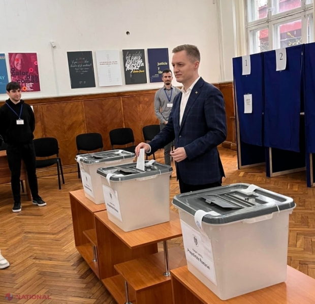 Adrian Dupu, vot la Chișinău pentru prezidențialele din România: „Am votat cu gândul la R. Moldova, pentru că îmi doresc un președinte care să iubească și R. Moldova la fel de mult cum iubește România, care a demonstrat că îi pasă de R. Moldova”