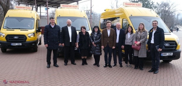 Autobuze școlare și echipamente digitale pentru elevii din Taraclia