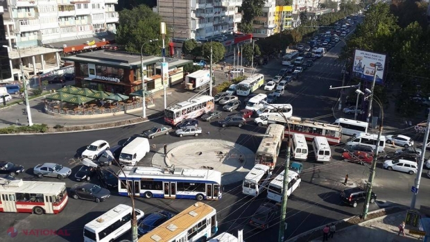 Trafic INFERNAL în preajma noului sens giratoriu din capitală