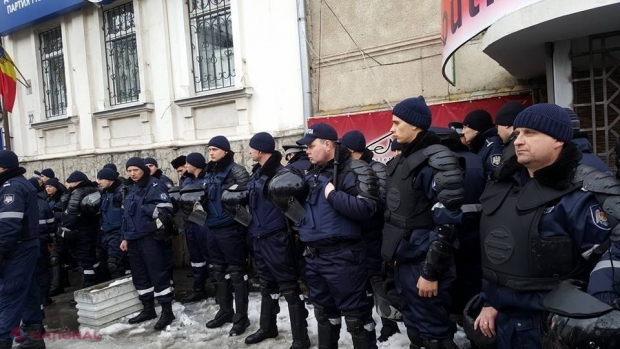 FOTO // Sute de polițiști, MOBILIZAȚI la sediul PD