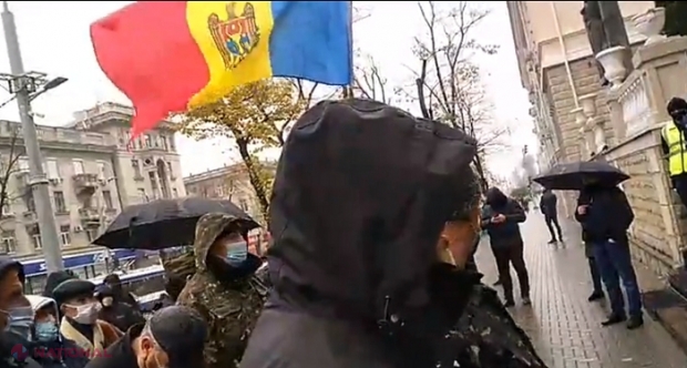 VIDEO // Veteranii i-au întors spatele și i-au solicitat demisia ministrului de Interne, Pavel Voicu: „Rușine!”