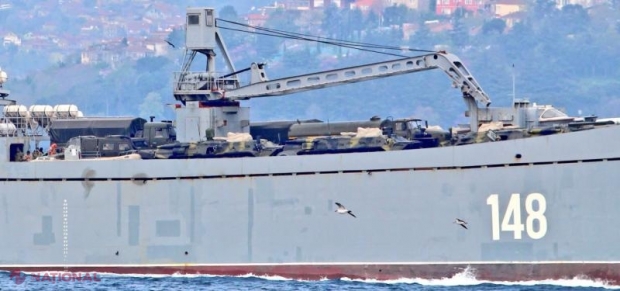 Nave de război ruse încărcate cu tancuri şi echipamente militare, reperate în drum spre Siria