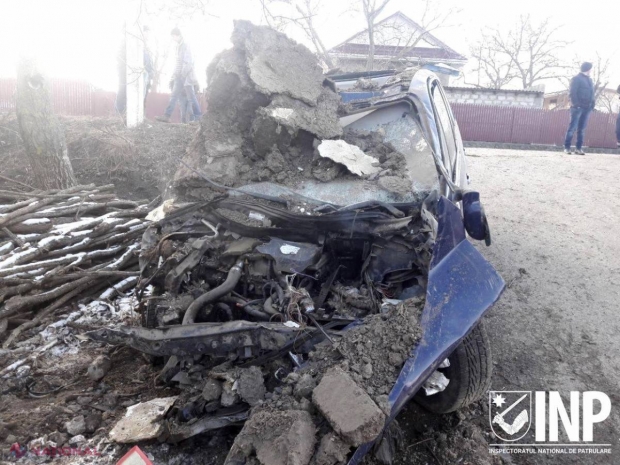 FOTO // Un șofer urmărit de Poliție pentru că circula cu viteză excesivă prin Cimișlia și-a sfârșit cursa intrând cu mașina într-o casă