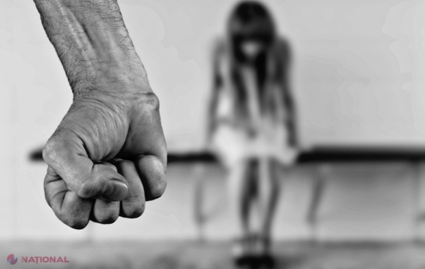 „Bestia” din Chișinău, care a abuzat sexual două copile, inclusiv pe fiica sa, a ajuns pe banca acuzaților. Coșmarul fetei a durat ZECE ani, dar mama sa, deși știa ce se întâmplă, nu și-a denunțat soțul la poliție