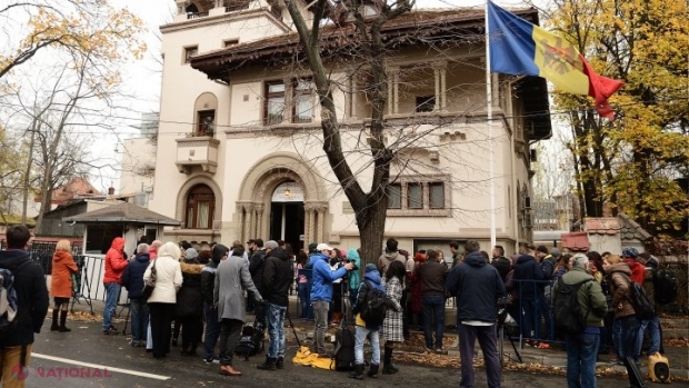 Un fost funcționar al Ambasadei R. Moldova la București a pus în propriul buzunar circa 90 000 de euro, bani proveniți din taxele plătite de cetățeni pentru echivalarea echivalarea permiselor de conducere
