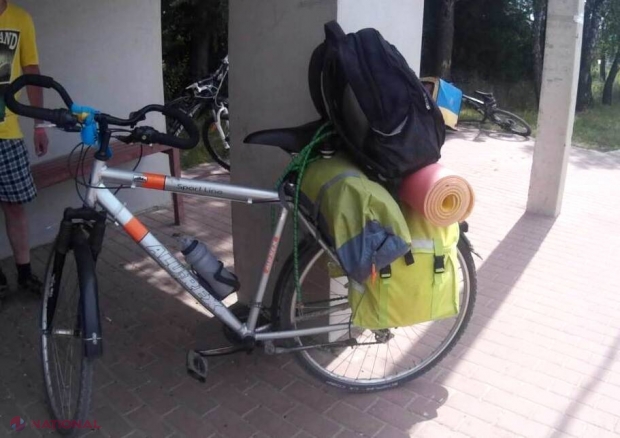 RUȘINOS // Trei turiști din Ucraina au venit să vadă R. Moldova pe biciclete și au rămas FĂRĂ ele: Cine le-a furat