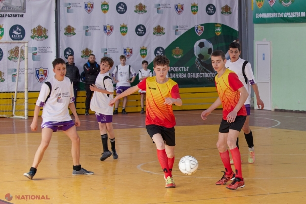 FOTO, VIDEO // A demarat cea mai IMPORTANTĂ competiție de minifotbal pentru copii din Taraclia. Câștigătorii vor primi în DAR un teren de minifotbal. Plamen Milanov: „Împreună cu Guvernul Bulgariei vom dezvolta infrastructura sportivă din Taraclia”