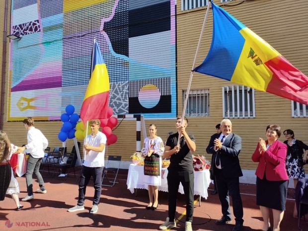 „Într-un glas de-a pururi și întotdeauna!” // DRRM a unit elevii și profesorii liceelor „Alexandru Vlahuță” din București și „Olimp” din Sângerei: „Oportunitate de a ne re-întări identitatea comună, promovând apropierea dintre cele două state”