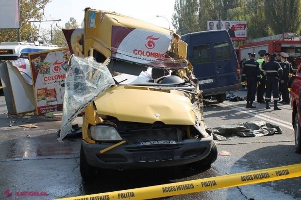 Două accidente GRAVE, duminică în Chișinău: Unul dintre șoferi a decedat pe loc, iar trei au fost scoși de salvatori dintre fiare