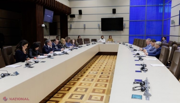 Moțiunea de cenzură asupra activității Guvernului, depusă de opoziția prorusă, examinată joi în Parlament