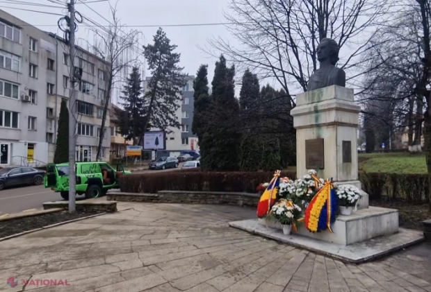 VIDEO // Acțiune INEDITĂ la Suceava, de ziua lui Mihai Eminescu, pe muzica lui Ion Aldea-Teodorovici: „Primiți cu Eminescu?” și „Dacă Eminescu ar fi avut 4x4”...
