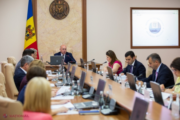 Guvernul a AVIZAT pachetul de legi care prevede micșorarea impozitului pe venit și majorarea scutirii personale. Persoanele fizice pot declara VOLUNTAR bunurile nedeclarate anterior