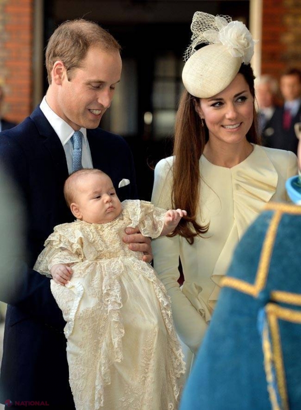 FOTO // Sărbătoare în familia REGALĂ din Anglia. Cum ARATĂ la un an micuța Charlotte?
