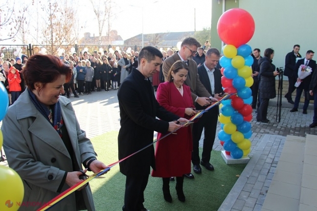 FOTO // Nou bloc de studii, construit la singurul liceu cu predare în limba română de la Comrat, cu sprijinul României. Luminița Odobescu: „România investește în educație și infrastructură, obiectivul fiind sprijinirea cetățenilor R. Moldova”