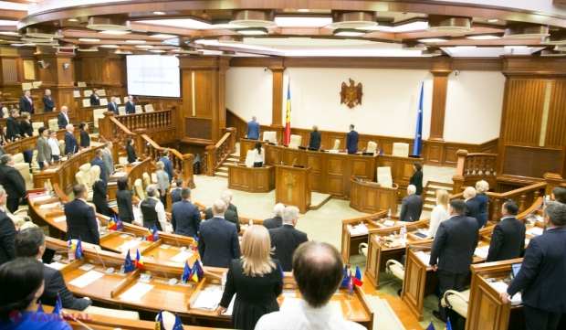 Două mandate de deputat, VACANTE