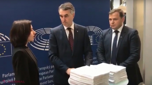 Liderii Blocului „ACUM” au dus la Strasbourg 50 de mii de semnături și cer instituțiilor europene să investigheze „furtului miliardului”
