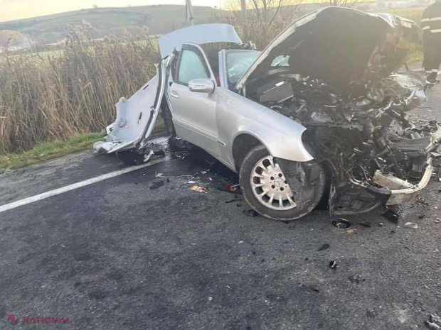 FOTO // Accident cumplit în România, cu implicarea a doi cetățeni din R. Moldova ce se întorceau din Franța. Şoferul de 23 de ani a decedat