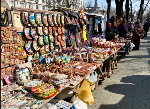 ANUNȚ // Comercianţii care vând tablouri în scuarul Mihai Eminescu din centrul capitalei ar urma să fie transferați în altă parte, ca și cei din pasajul subteran din strada Russo: Strămutată va fi și piața improvizată din Calea Basarabiei 