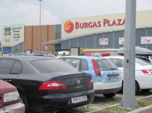 Bașkanul îi îndeamnă pe „PAPARAZZI” să-l însoțească în concediu