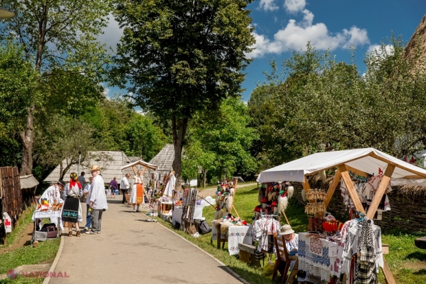 Sute de meșteri populari din România și R. Moldova, la Târgul Creatorilor Populari din Sibiu