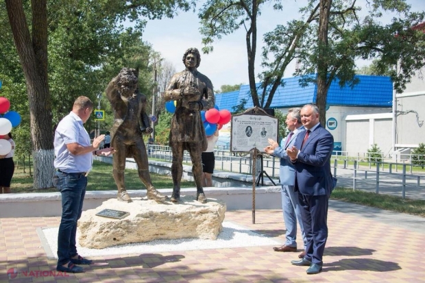 FOTO // Igor Dodon și TRICOLORUL ROMÂNIEI la Rostov: În regiunea rusă a fost inaugurat un monument al lui Petru I și Dimitrie Cantemir