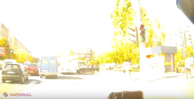 VIDEO // Imaginile care clarifică cine se face VINOVAT de accidentul rutier de la Buiucani. Consecințele puteau fi DRAMATICE. Troleibuzul a împiedicat producerea unui adevărat CARNAGIU