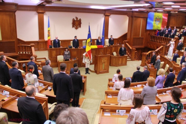 Mircea Snegur a povestit cine a arborat prima dată TRICOLORUL pe clădirea Parlamentului