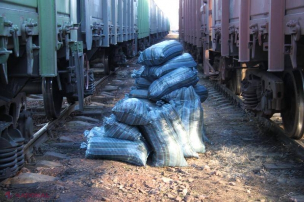 TONE de cărbune, FURATE dintr-un marfar de pe ruta Ucraina-România de către angajații stației feroviare de la Giurgiulești