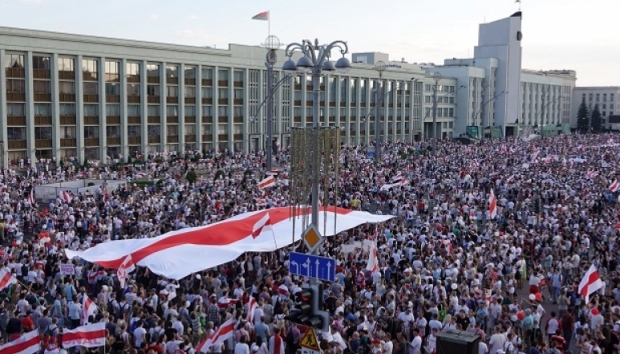 ANUNȚUL Svetlanei Tihanovskaia, după ce i-a dat un ULTIMATUM preşedintelui aflat la putere din 1994, cerându-i să demisioneze până duminică noaptea: Proteste sângeroase din nou în Belarus