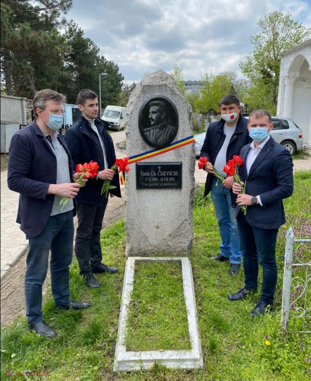 MPU: Flori la mormintele membrilor Sfatului Țării, care au votat Unirea Basarabiei cu România