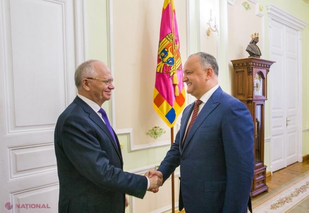 Dodon îl petrece cu ORDINE de stat pe Ambasadorul Rusiei în R. Moldova: „I-am mulțumit pentru sprijinul acordat pe perioada mandatului”