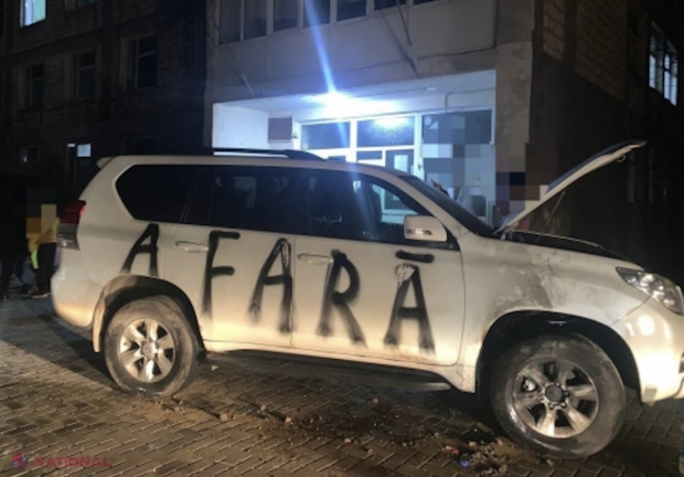 VIDEO // Noi PROVOCĂRI în Găgăuzia. Un centru de plasament pentru refugiații UCRAINENI, dar și două automobile ale persoanelor care au fugit de războiul declanșat de Putin, INCENDIATE. Făptașii executau la COMANDĂ incendierile
