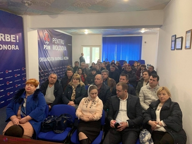 DOC // Partidul Democrat PIERDE o organizație raională: Zeci de membri de partid au stat la coadă să semneze pentru „Pro-Moldova”