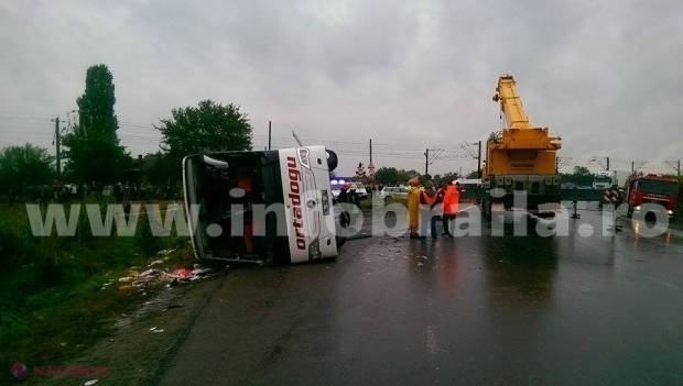 Şoferul autobuzului răsturnat în România, care a provocat moartea a trei copii moldoveni, NU S-A PREZENTAT la ședința de judecată