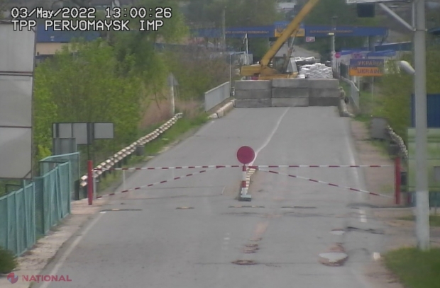 FOTO // Ucrainenii au FORTIFICAT măsurile de securitate la cel mai traversat punct de pe segmentul TRANSNISTREAN al frontierei moldo-ucrainene. Drumul a fost BLOCAT cu blocuri de beton de peste doi metri