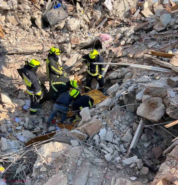 VIDEO // Salvatorii din R. Moldova au recuperat de sub ruine cadavrul unei persoane decedate ca urmare a cutremurelor puternice din Turcia