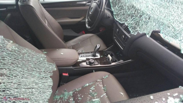 VIDEO // Au spart o mașină în plină zi chiar în centrul Chișinăului. Cum au fost prinși hoții