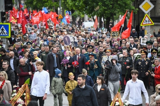 Ministra Afacerilor Interne: Majoritatea persoanelor amendate pentru purtarea, pe 9 mai, a simbolurilor războiului Rusiei din Ucraina „a achitat imediat amenda”
