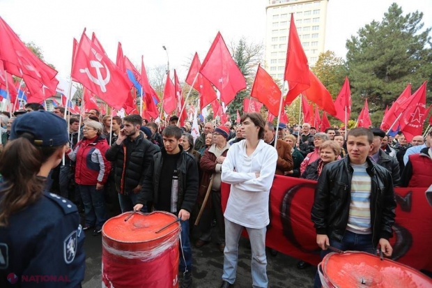 Foto // Comuniștii au blocat câteva străzi din capitală