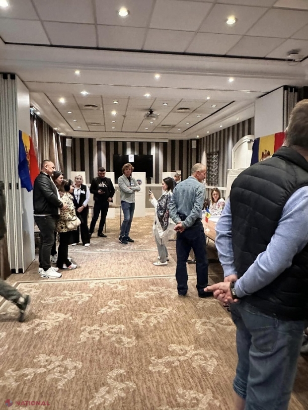 AGLOMERAȚIE // Doar trei secții electorale de peste hotare au rânduri care depășesc 100 de persoane