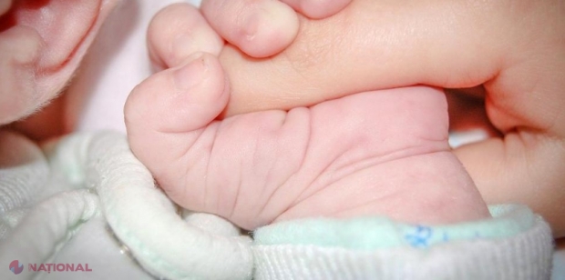 Controverse după ce un cuplu şi-a botezat copilul Covid