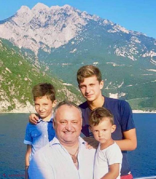 A CINCEA oară în VACANȚĂ în șapte luni de mandat: Dodon, din nou la mare. Ce destinație a ales de această dată