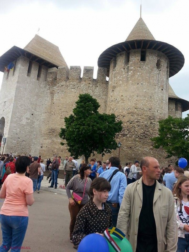 FOTO // Festival de excepție la Cetatea Soroca cu ZECE MII de vizitatori