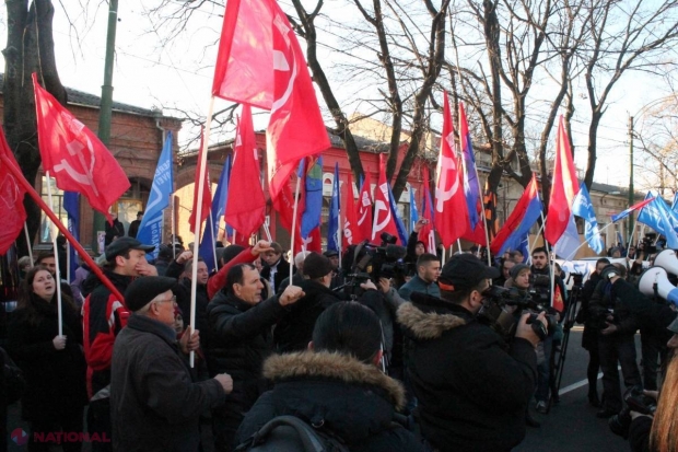 Comuniștii au instalat două corturi în fața Misiunii UE din Chișinău și anunță proteste nonstop