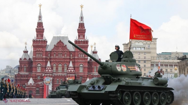 ​VIDEO // Un SINGUR tanc prezent în Piața Roșie. „A fost cea mai UMILITOARE paradă militară văzută vreodată la Moscova”. Rusia a pierdut în Ucraina 175 000 de soldați, 3 627 de tancuri, 6 999 de vehicule blindate și 2 277 de drone