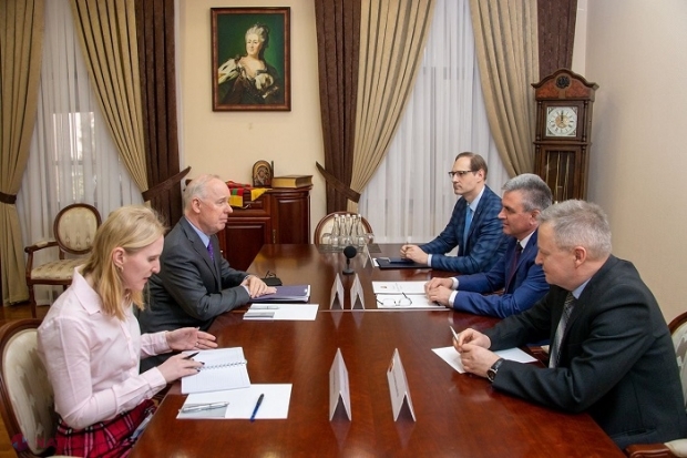 Ambasadorul SUA la Chișinău s-a pronunțat, la întrevederea cu separatiștii Krasnoselski și Ignatiev, în favoarea unui „STATUT SPECIAL” pentru Transnistria în cadrul R. Moldova