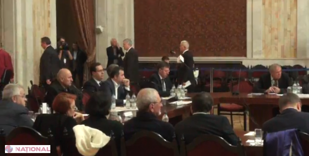 Reprezentanții Platformei DA au părăsit Forumul de la Palatul Republicii. Snegur și Filat fac apel la UNITATE