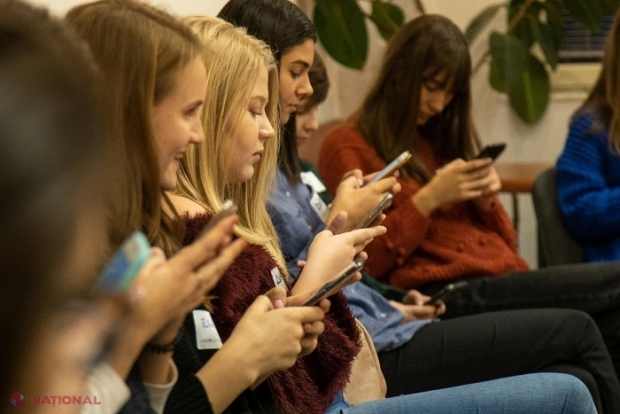 Telefoanele mobile, interzise în școlile din Anglia pentru elevi, inclusiv în pauze, anunță Guvernul britanic