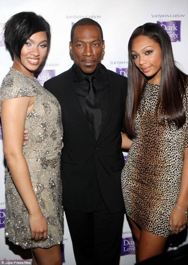 FOTO // Fiicele lui Eddie Murphy au devenit MODELE DE LENJERIE!