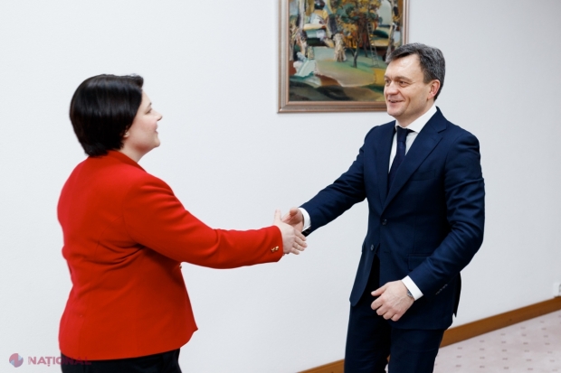 Prim-ministrul Recean a ajuns la Guvern, unde a fost întâlnit de Natalia Gavrilița